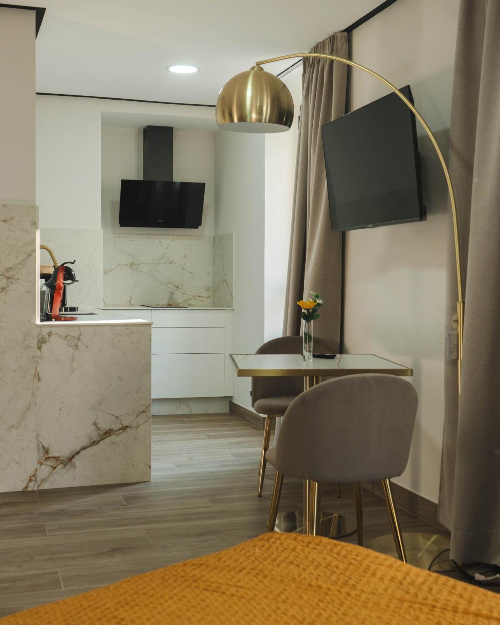 La Apartment *