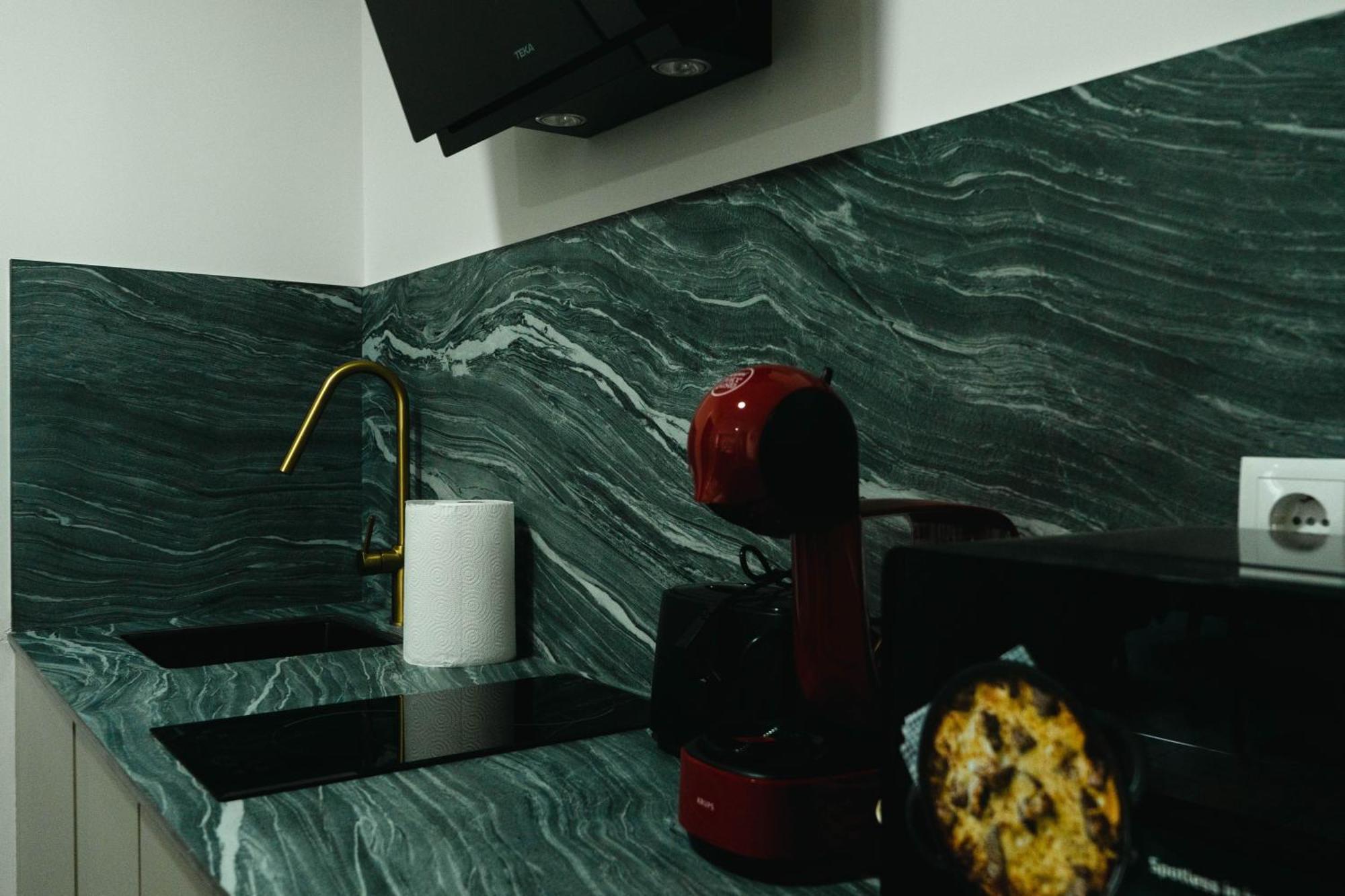 Apartment La *